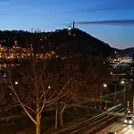 W - Danube River View - Gellert Hill Panorama - Sleeps 6 アパート *