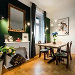 W - Danube River View - Gellert Hill Panorama - Sleeps 6 * ブダペスト