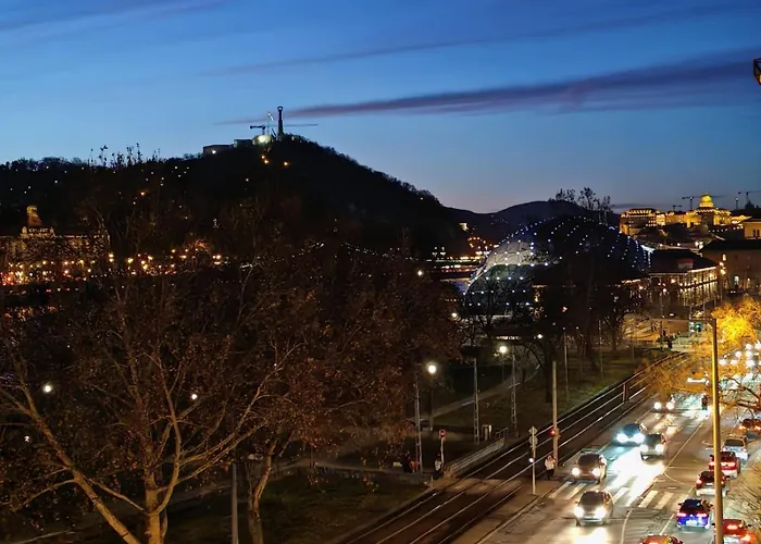 W - Danube River View - Gellert Hill Panorama - Sleeps 6 * Boedapest
