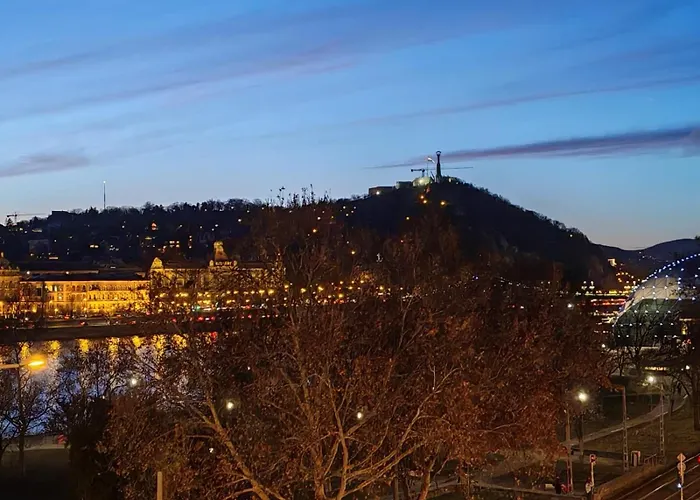 Lejlighed W - Danube River View - Gellert Hill Panorama - Sleeps 6 Budapest