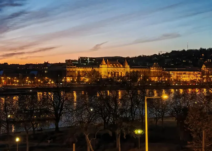 Appartement W - Danube River View - Gellert Hill Panorama - Sleeps 6 *