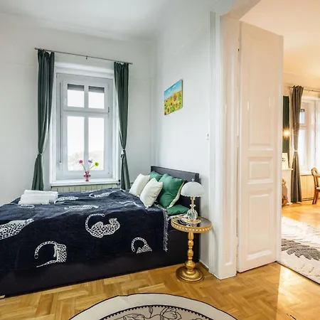 W - Danube River View - Gellert Hill Panorama - Sleeps 6 *