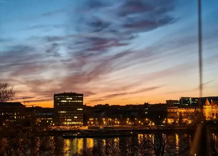 W - Danube River View - Gellert Hill Panorama - Sleeps 6 *