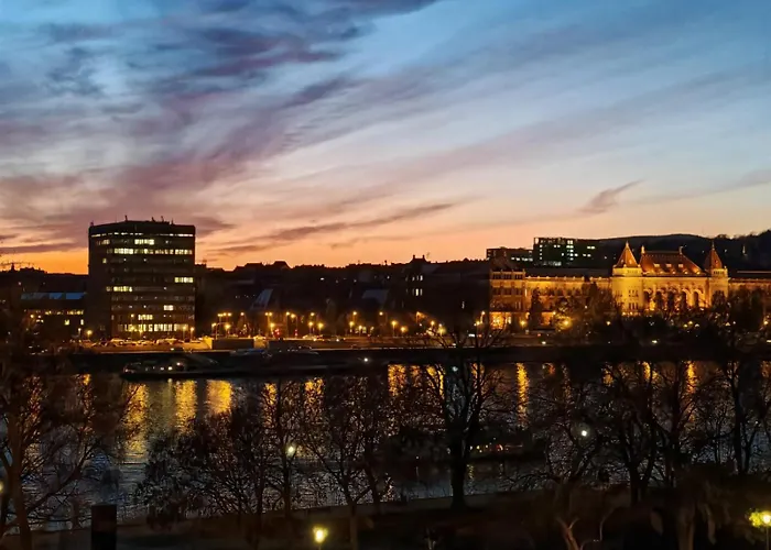 W - Danube River View - Gellert Hill Panorama - Sleeps 6