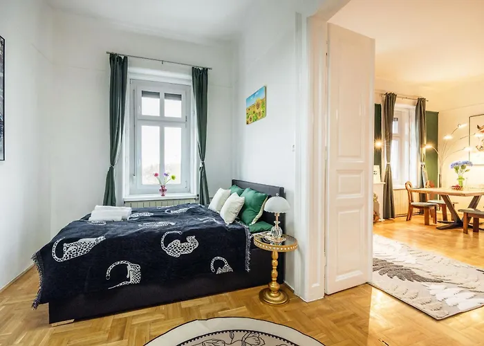 W - Danube River View - Gellert Hill Panorama - Sleeps 6 *