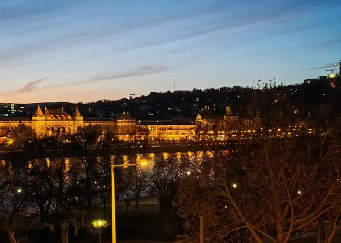 Apartment W - Danube River View - Gellert Hill Panorama - Sleeps 6 Budapest